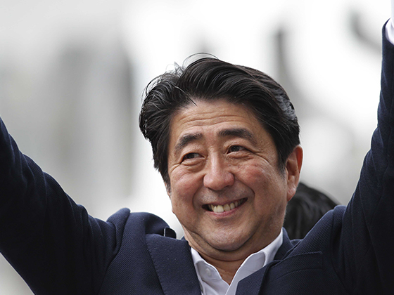 Бывшего премьер-министра Японии Синзо Абэ заподозрили в растрате бюджетных денег